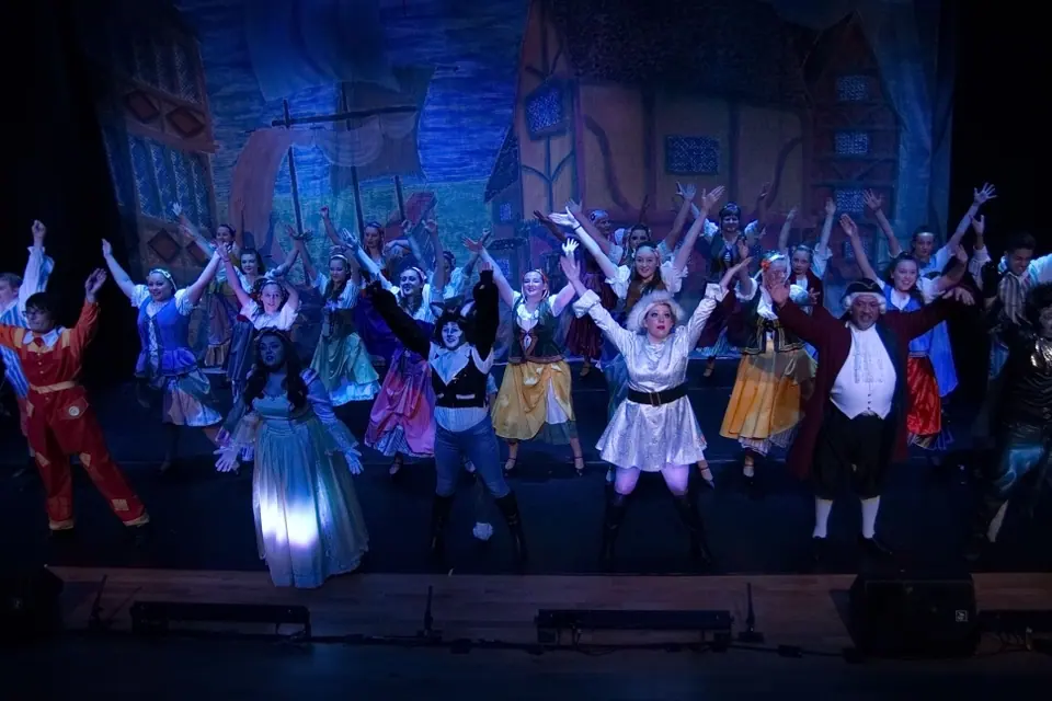 Willenhall Musical Theatre Company's 2015 pantomime, Dick Whittington at Coppice Performing Arts School, Wednesfield. Photograph 140 of 182.