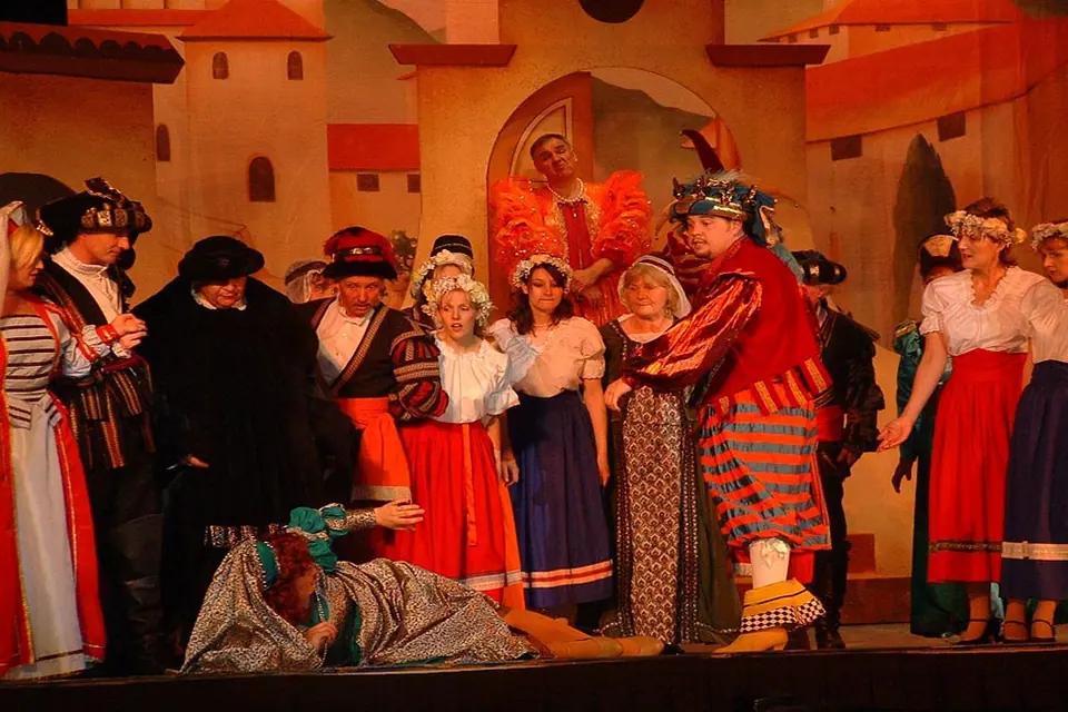 Willenhall Musical Theatre Company's 2003 production of Kiss Me Kate. Photograph 2 of 30.