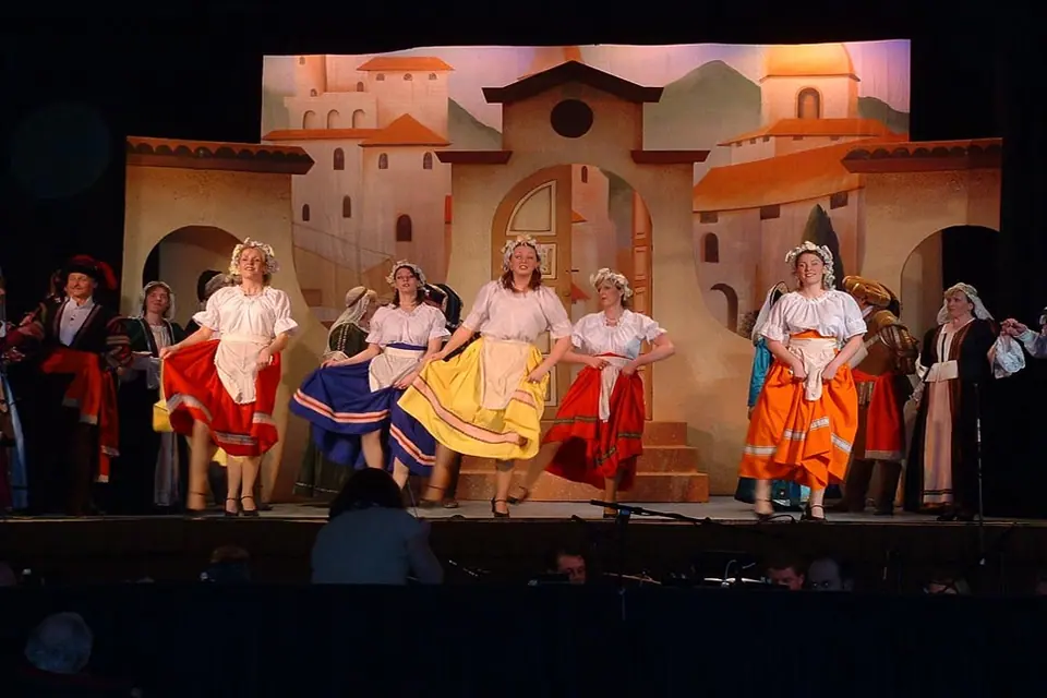 Willenhall Musical Theatre Company's 2003 production of Kiss Me Kate. Photograph 6 of 30.