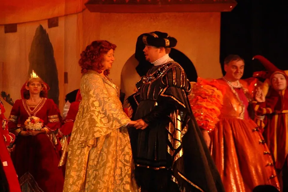 Willenhall Musical Theatre Company's 2003 production of Kiss Me Kate. Photograph 7 of 30.