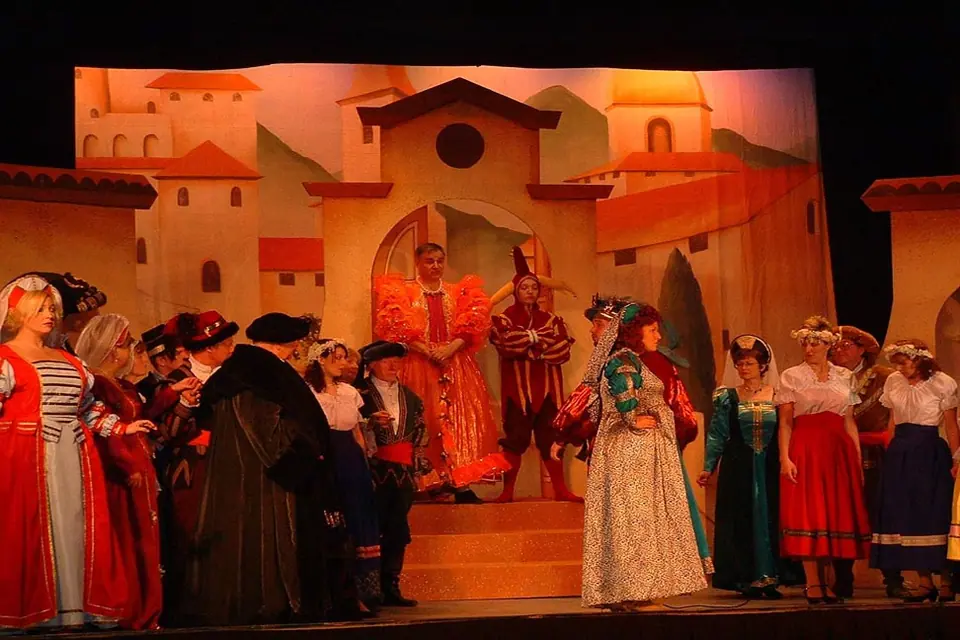 Willenhall Musical Theatre Company's 2003 production of Kiss Me Kate. Photograph 8 of 30.