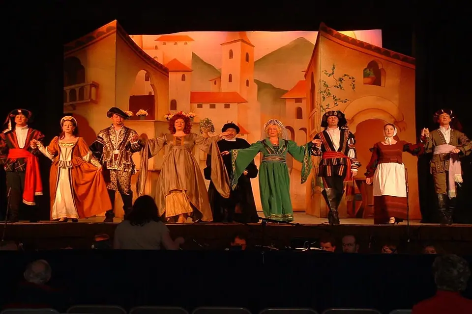 Willenhall Musical Theatre Company's 2003 production of Kiss Me Kate. Photograph 9 of 30.