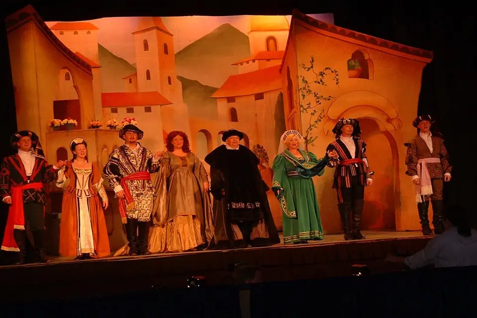 Willenhall Musical Theatre Company's 2003 production of Kiss Me Kate. Photograph 10 of 30.