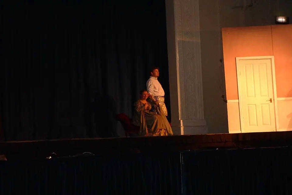 Willenhall Musical Theatre Company's 2003 production of Kiss Me Kate. Photograph 95 of 147.