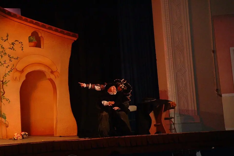 Willenhall Musical Theatre Company's 2003 production of Kiss Me Kate. Photograph 100 of 147.