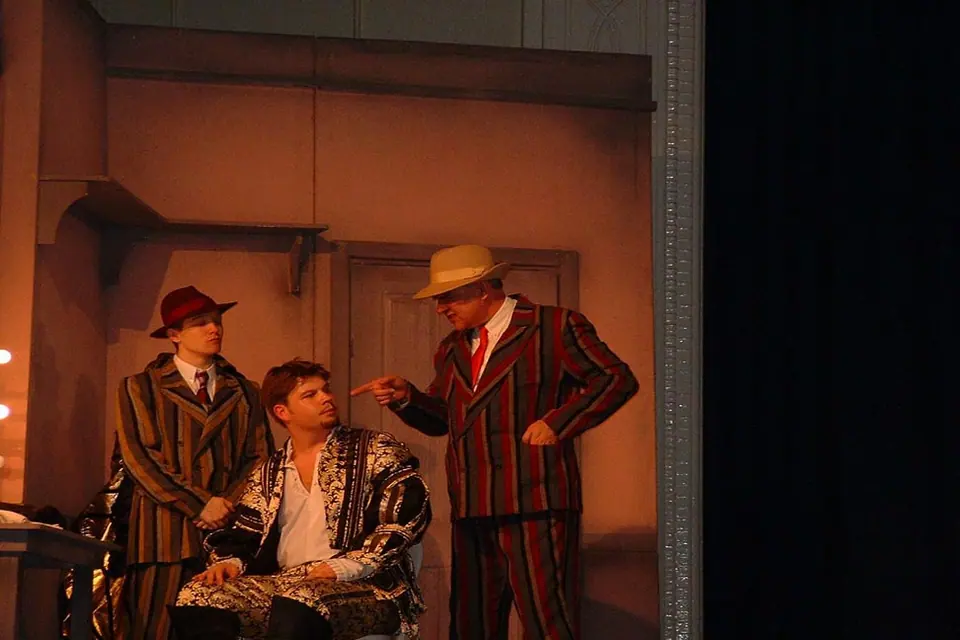 Willenhall Musical Theatre Company's 2003 production of Kiss Me Kate. Photograph 106 of 147.