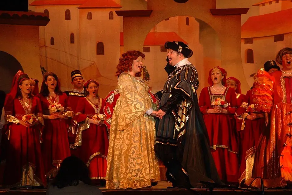 Willenhall Musical Theatre Company's 2003 production of Kiss Me Kate. Photograph 13 of 30.