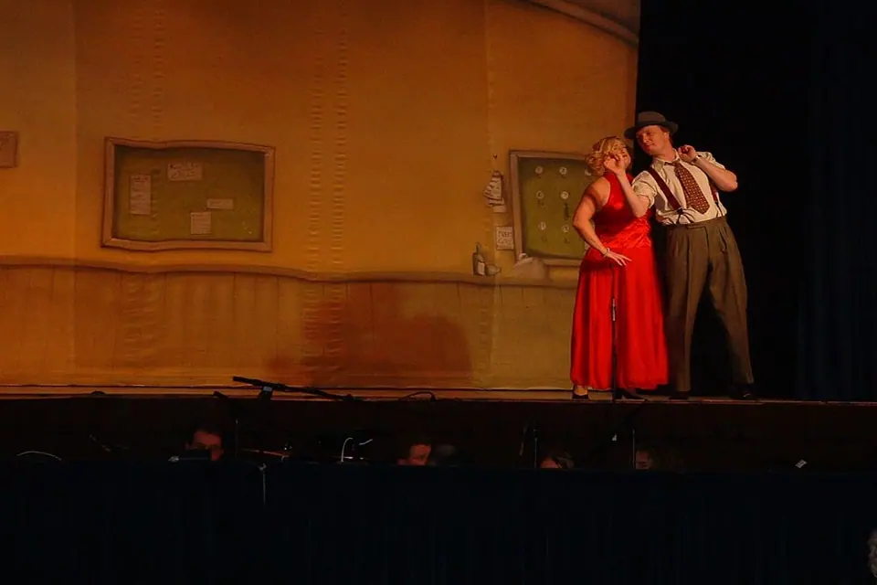 Willenhall Musical Theatre Company's 2003 production of Kiss Me Kate. Photograph 119 of 147.