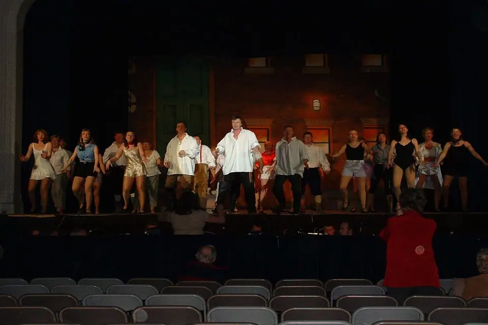 Willenhall Musical Theatre Company's 2003 production of Kiss Me Kate. Photograph 122 of 147.