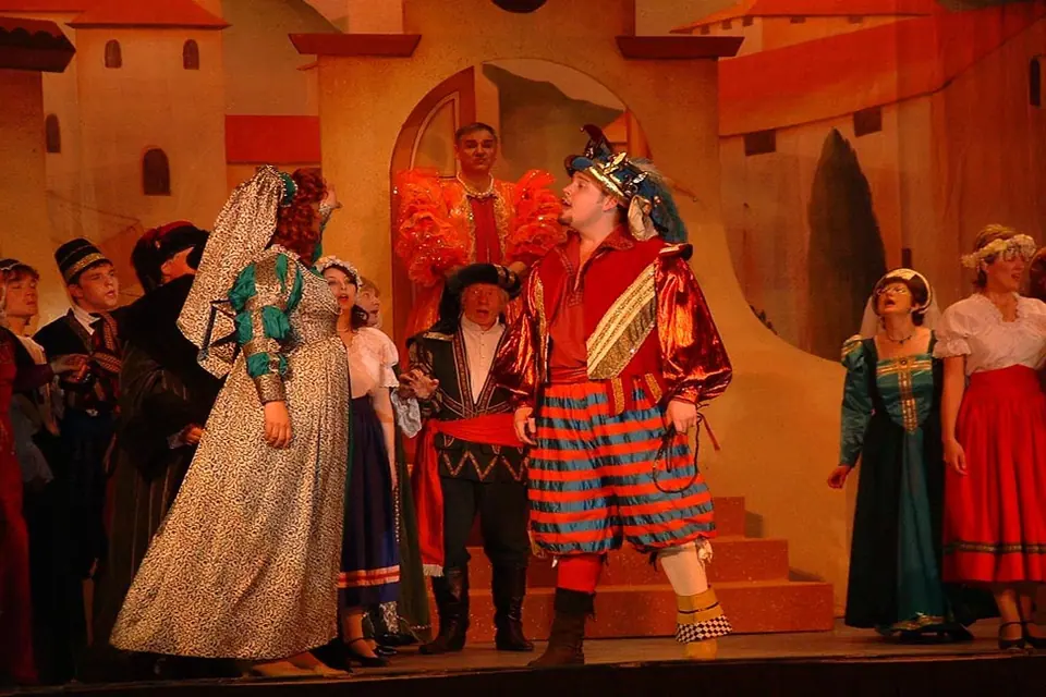 Willenhall Musical Theatre Company's 2003 production of Kiss Me Kate. Photograph 14 of 30.