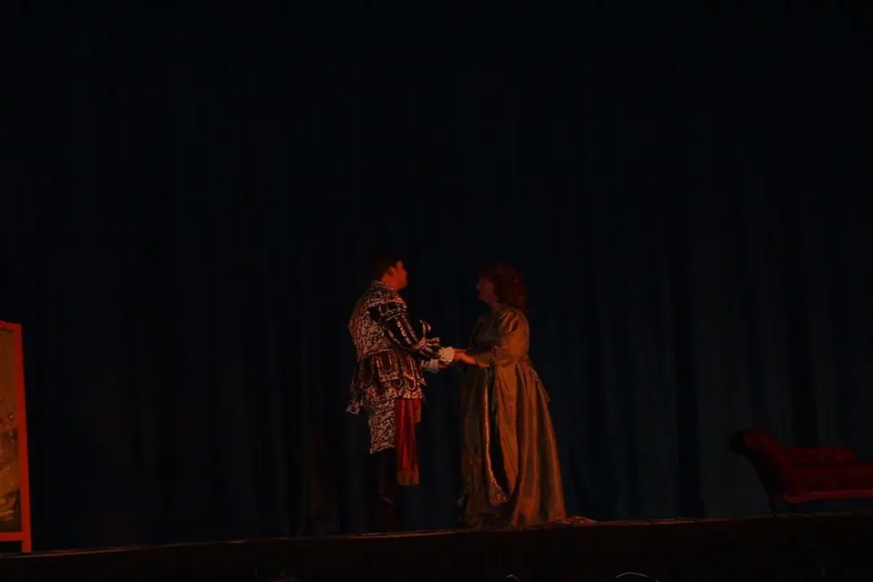 Willenhall Musical Theatre Company's 2003 production of Kiss Me Kate. Photograph 145 of 147.