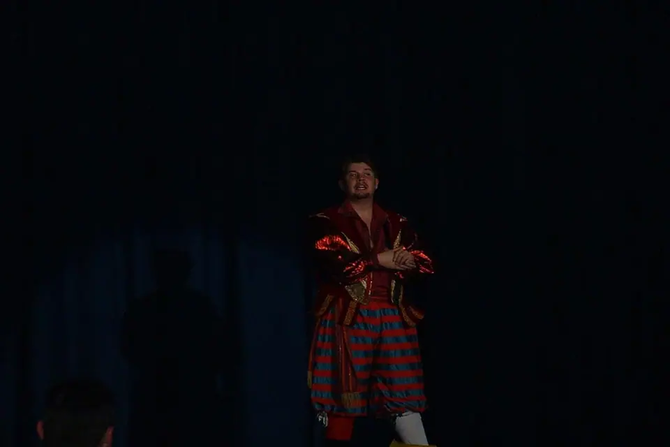 Willenhall Musical Theatre Company's 2003 production of Kiss Me Kate. Photograph 146 of 147.