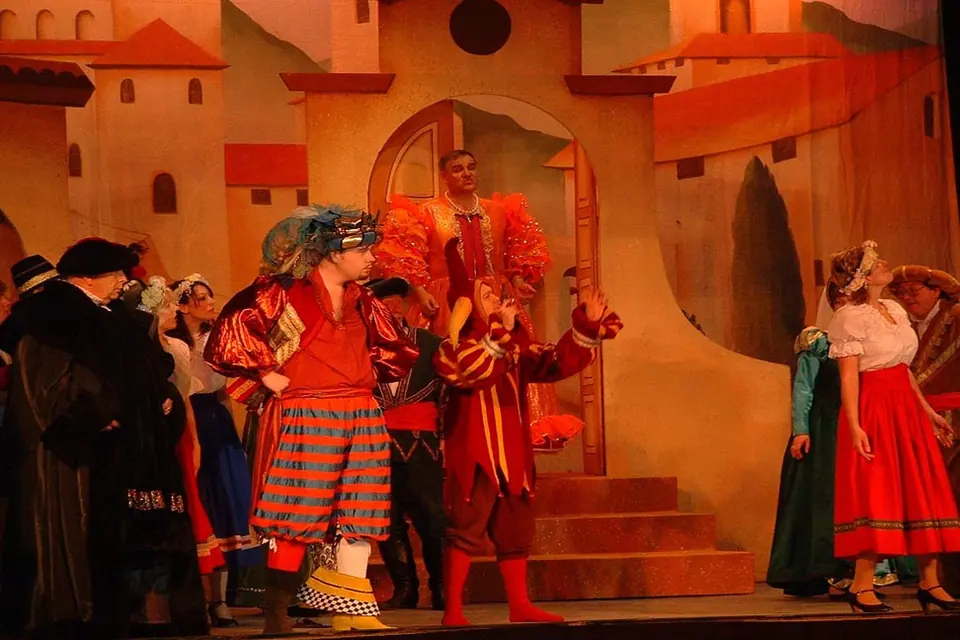 Willenhall Musical Theatre Company's 2003 production of Kiss Me Kate. Photograph 17 of 30.
