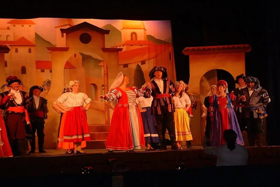 Willenhall Musical Theatre Company's 2003 production of Kiss Me Kate. Photograph 18 of 30.