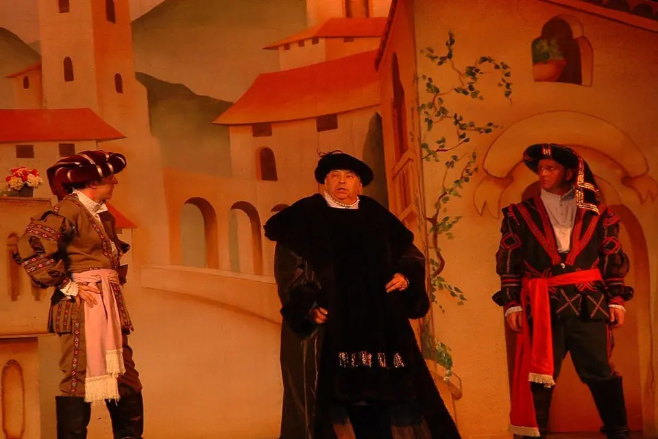 Willenhall Musical Theatre Company's 2003 production of Kiss Me Kate. Photograph 22 of 30.
