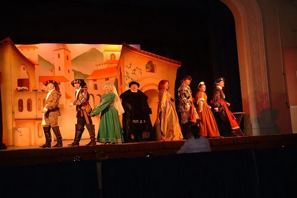 Willenhall Musical Theatre Company's 2003 production of Kiss Me Kate. Photograph 23 of 30.