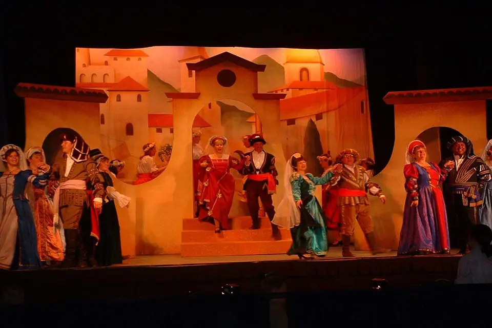 Willenhall Musical Theatre Company's 2003 production of Kiss Me Kate. Photograph 24 of 30.