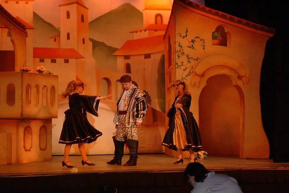 Willenhall Musical Theatre Company's 2003 production of Kiss Me Kate. Photograph 26 of 30.