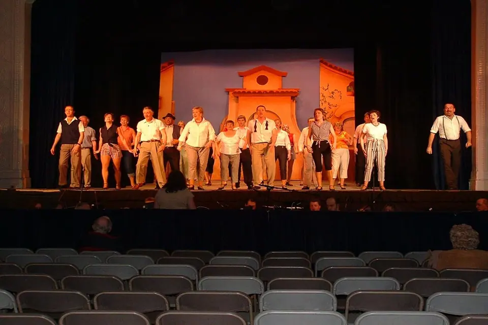 Willenhall Musical Theatre Company's 2003 production of Kiss Me Kate. Photograph 20 of 147.