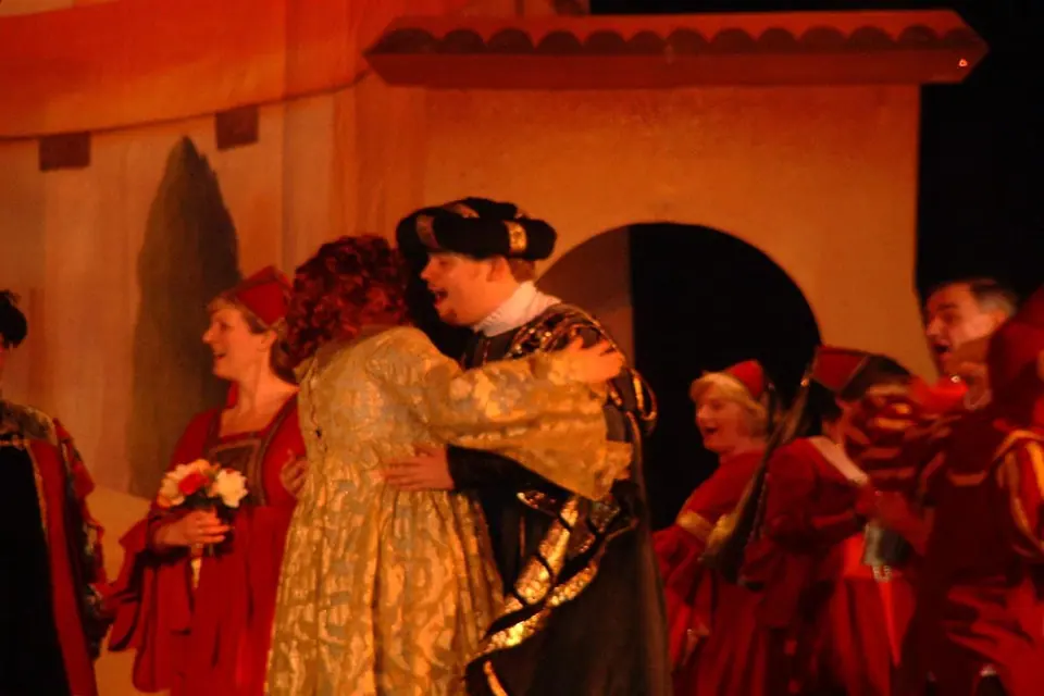 Willenhall Musical Theatre Company's 2003 production of Kiss Me Kate. Photograph 23 of 147.