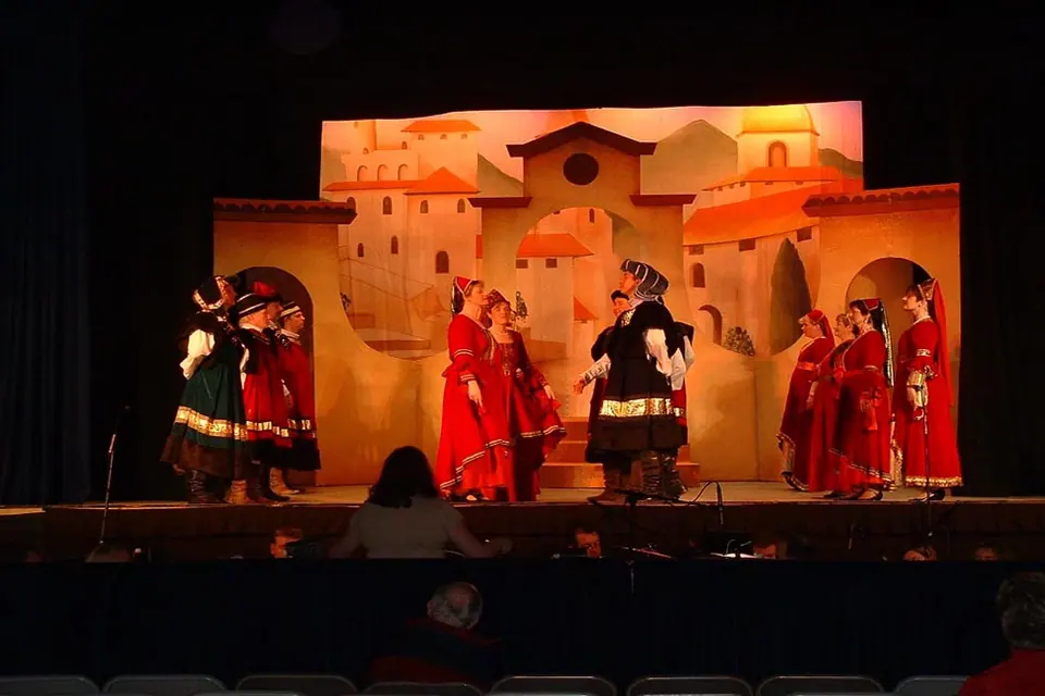 Willenhall Musical Theatre Company's 2003 production of Kiss Me Kate. Photograph 30 of 147.