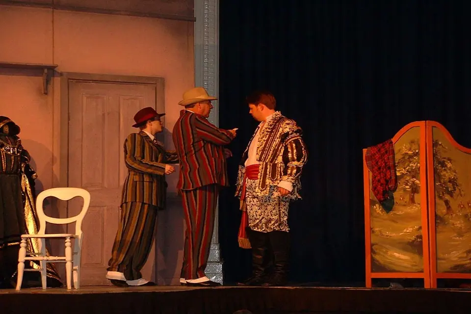 Willenhall Musical Theatre Company's 2003 production of Kiss Me Kate. Photograph 34 of 147.