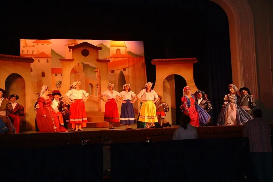 Willenhall Musical Theatre Company's 2003 production of Kiss Me Kate. Photograph 40 of 147.