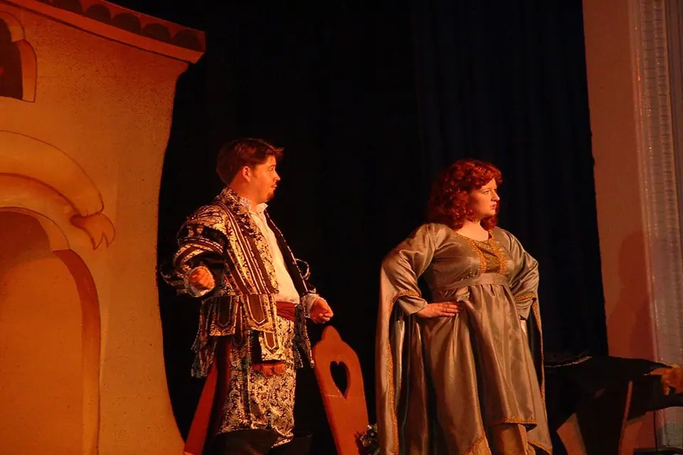 Willenhall Musical Theatre Company's 2003 production of Kiss Me Kate. Photograph 44 of 147.