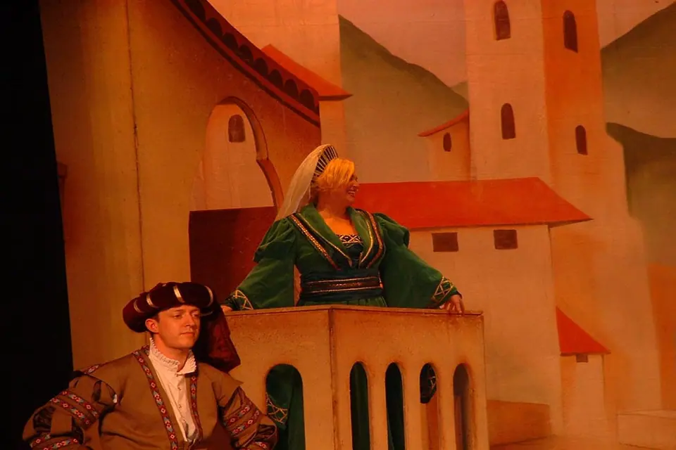 Willenhall Musical Theatre Company's 2003 production of Kiss Me Kate. Photograph 47 of 147.