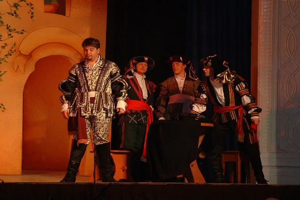Willenhall Musical Theatre Company's 2003 production of Kiss Me Kate. Photograph 48 of 147.