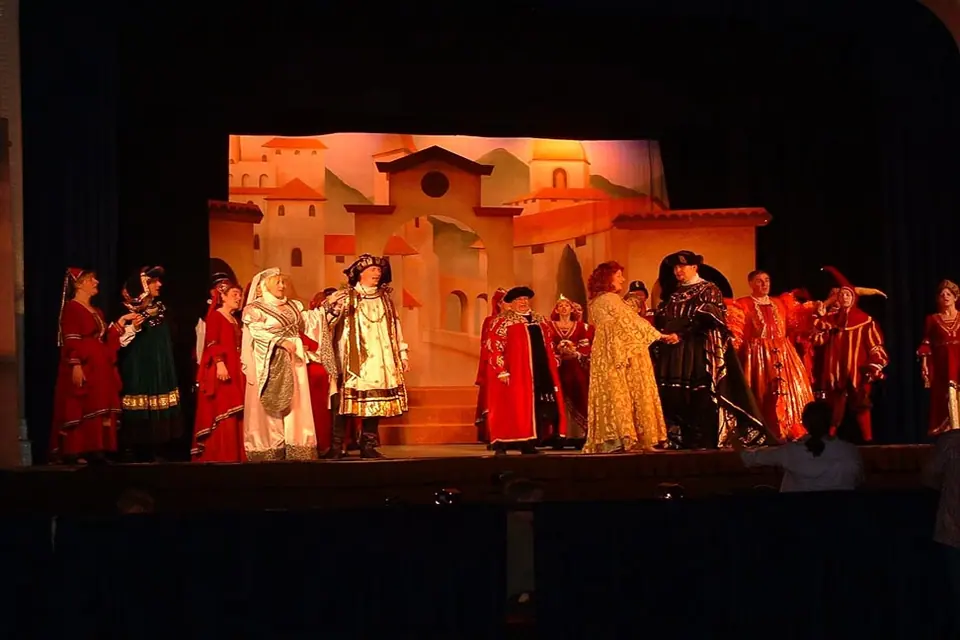 Willenhall Musical Theatre Company's 2003 production of Kiss Me Kate. Photograph 55 of 147.
