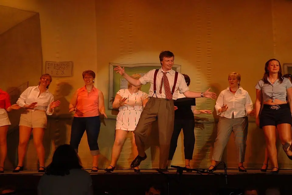 Willenhall Musical Theatre Company's 2003 production of Kiss Me Kate. Photograph 57 of 147.