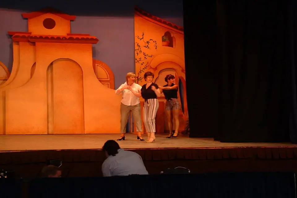Willenhall Musical Theatre Company's 2003 production of Kiss Me Kate. Photograph 58 of 147.