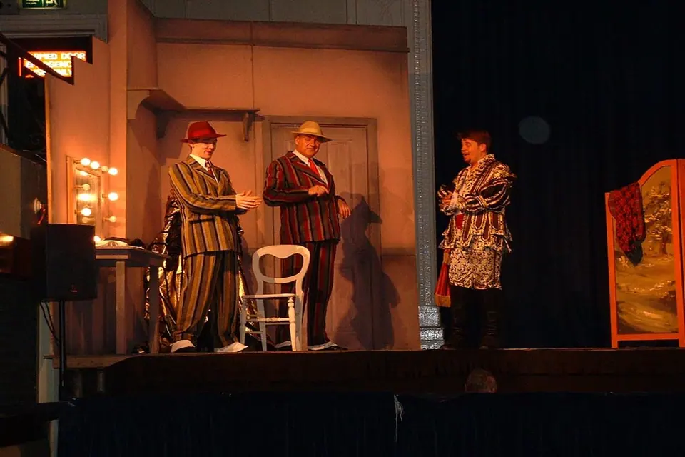 Willenhall Musical Theatre Company's 2003 production of Kiss Me Kate. Photograph 59 of 147.