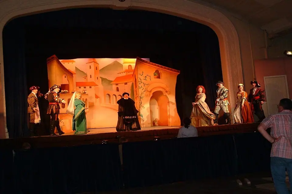 Willenhall Musical Theatre Company's 2003 production of Kiss Me Kate. Photograph 60 of 147.