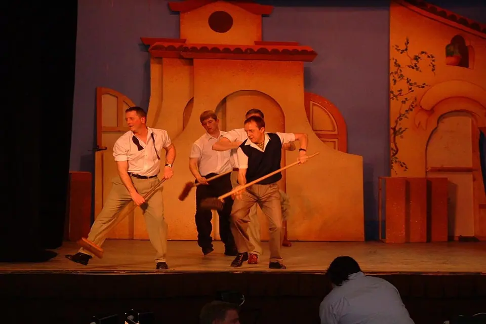 Willenhall Musical Theatre Company's 2003 production of Kiss Me Kate. Photograph 61 of 147.