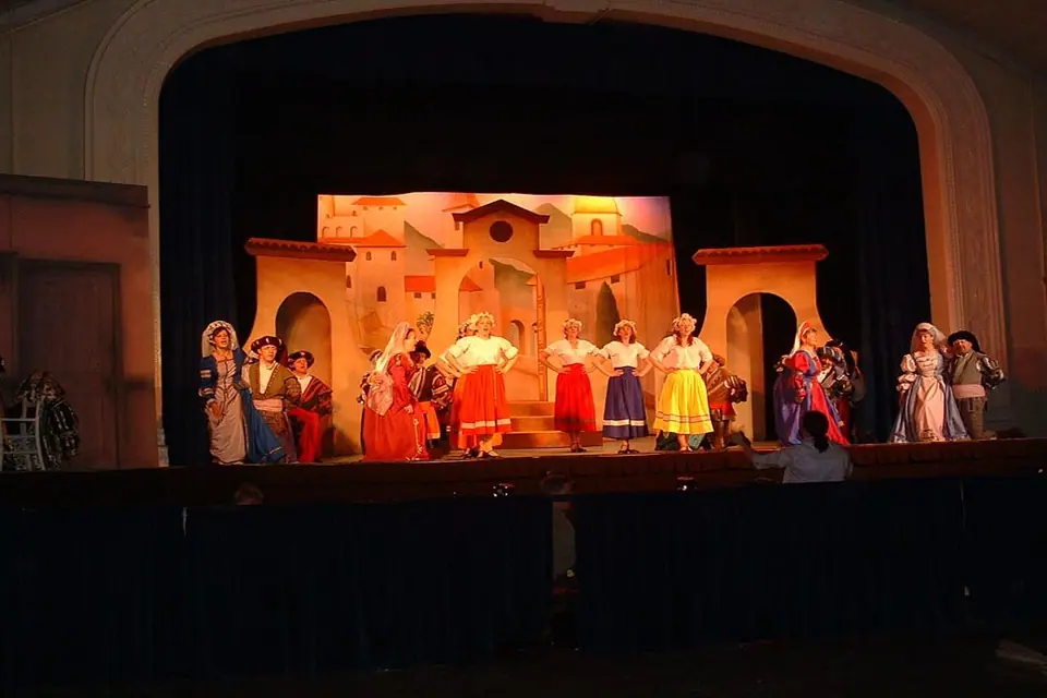 Willenhall Musical Theatre Company's 2003 production of Kiss Me Kate. Photograph 67 of 147.