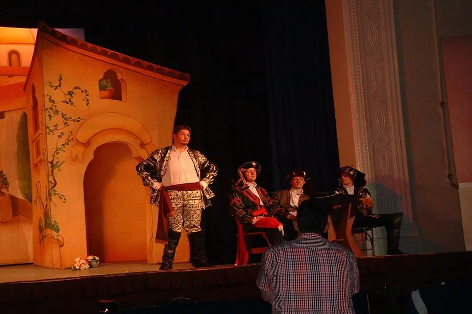 Willenhall Musical Theatre Company's 2003 production of Kiss Me Kate. Photograph 71 of 147.