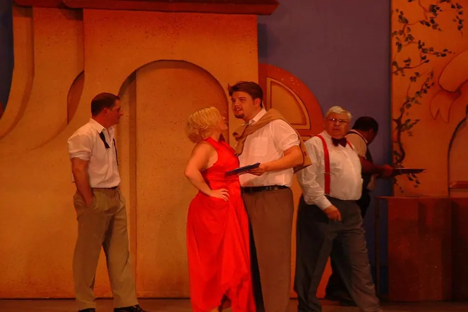 Willenhall Musical Theatre Company's 2003 production of Kiss Me Kate. Photograph 77 of 147.