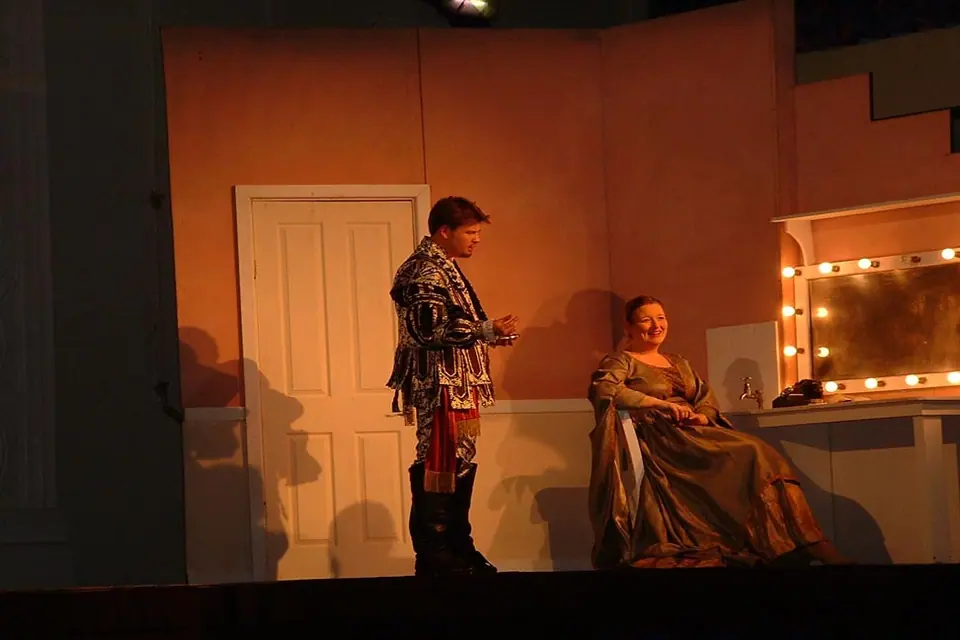 Willenhall Musical Theatre Company's 2003 production of Kiss Me Kate. Photograph 79 of 147.