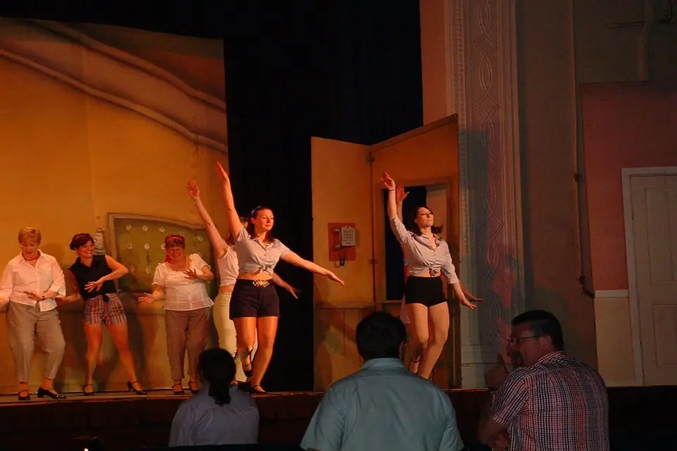 Willenhall Musical Theatre Company's 2003 production of Kiss Me Kate. Photograph 84 of 147.