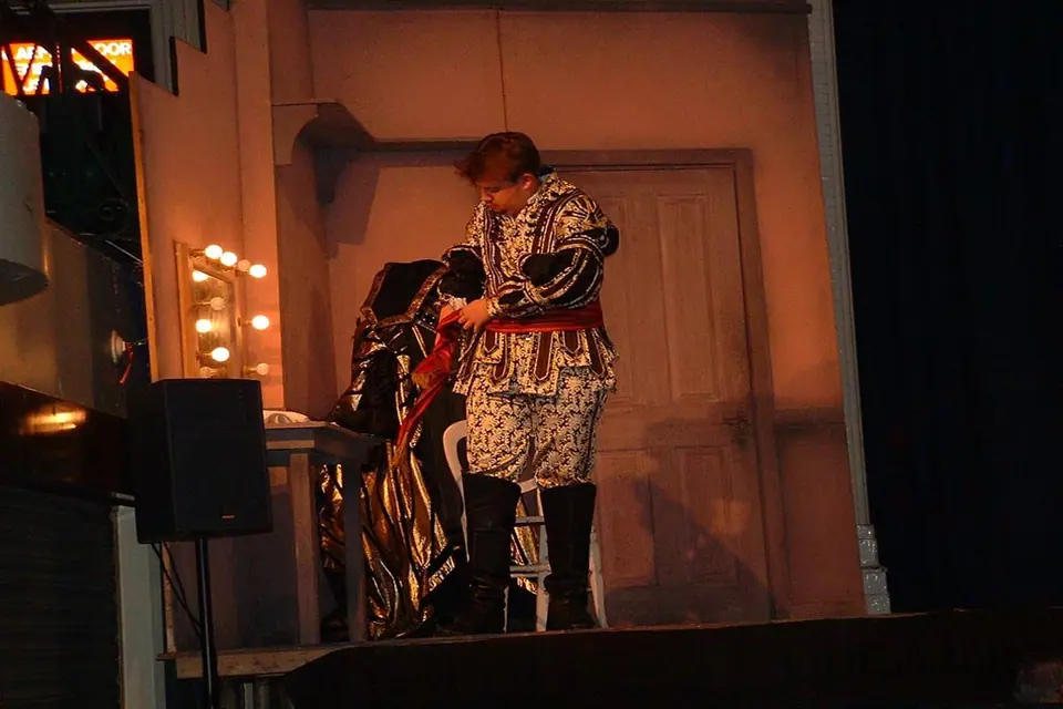 Willenhall Musical Theatre Company's 2003 production of Kiss Me Kate. Photograph 85 of 147.