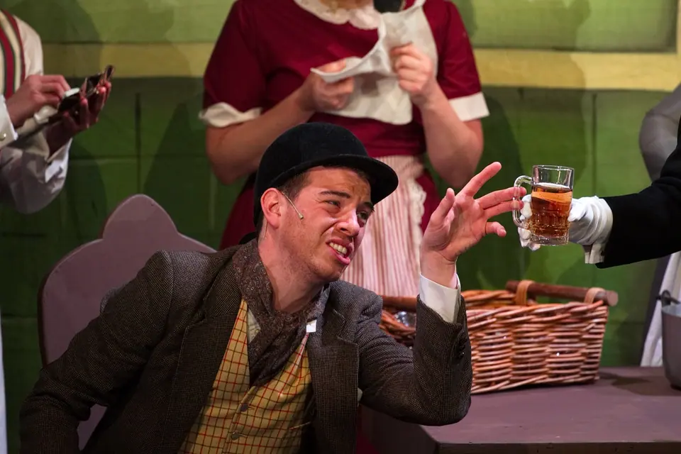 Willenhall Musical Theatre Company's 2016 production of Me and My Girl at Dormston Mill Theatre, Sedgley. Photograph 110 of 308.