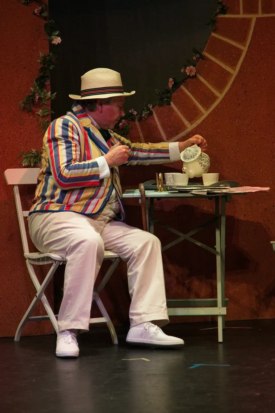 Willenhall Musical Theatre Company's 2016 production of Me and My Girl at Dormston Mill Theatre, Sedgley. Photograph 118 of 308.