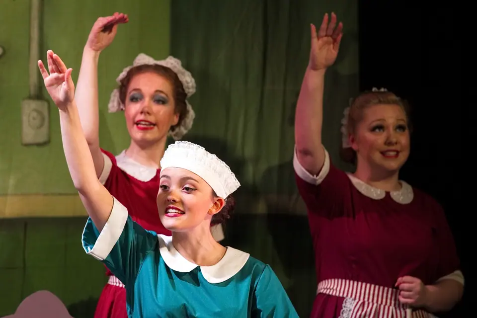 Willenhall Musical Theatre Company's 2016 production of Me and My Girl at Dormston Mill Theatre, Sedgley. Photograph 126 of 308.