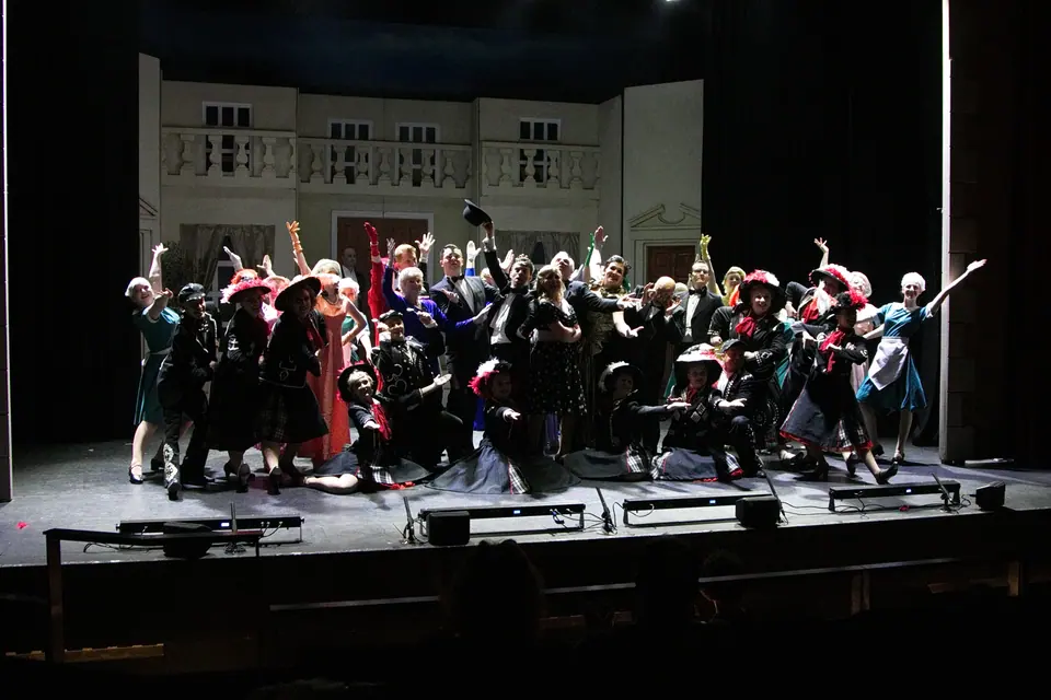 Willenhall Musical Theatre Company's 2016 production of Me and My Girl at Dormston Mill Theatre, Sedgley. Photograph 130 of 308.