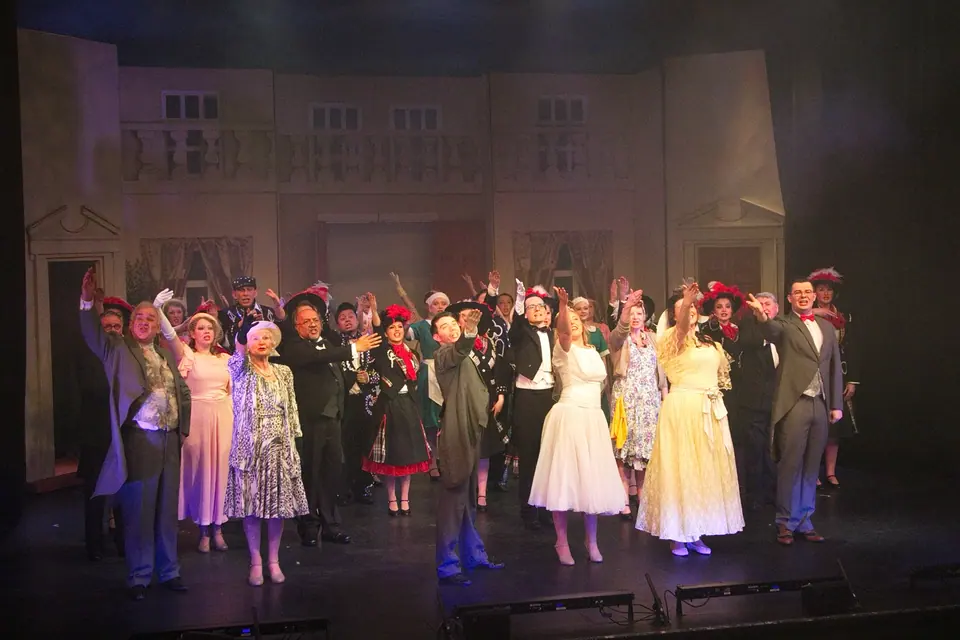 Willenhall Musical Theatre Company's 2016 production of Me and My Girl at Dormston Mill Theatre, Sedgley. Photograph 175 of 308.