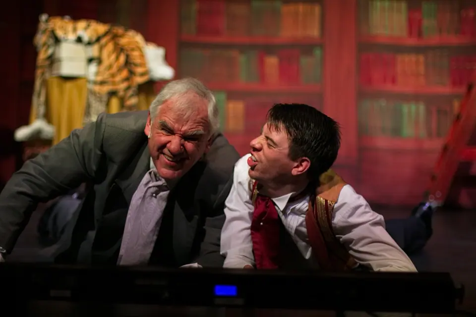Willenhall Musical Theatre Company's 2016 production of Me and My Girl at Dormston Mill Theatre, Sedgley. Photograph 178 of 308.