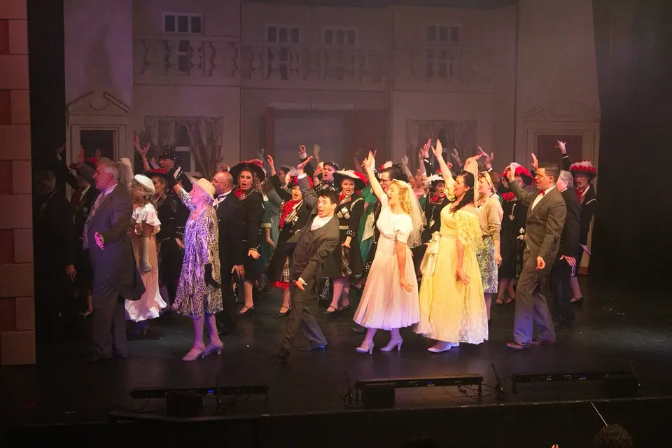 Willenhall Musical Theatre Company's 2016 production of Me and My Girl at Dormston Mill Theatre, Sedgley. Photograph 187 of 308.