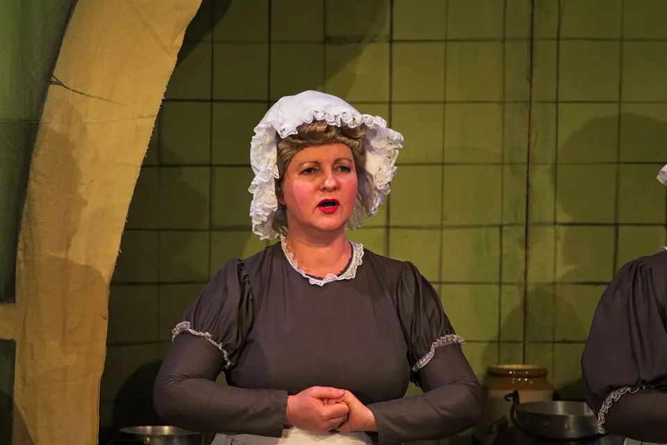 Willenhall Musical Theatre Company's 2016 production of Me and My Girl at Dormston Mill Theatre, Sedgley. Photograph 219 of 308.